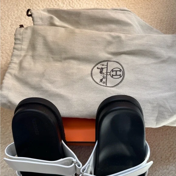 NEVER WORN HERMES White Slide Sandals with Geometric Design